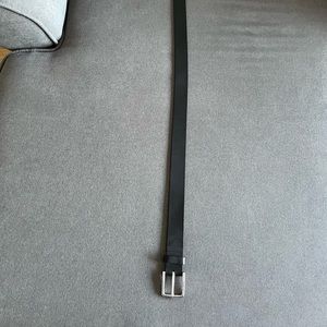 Mens black Gap belt no size I am a 34 and it fits